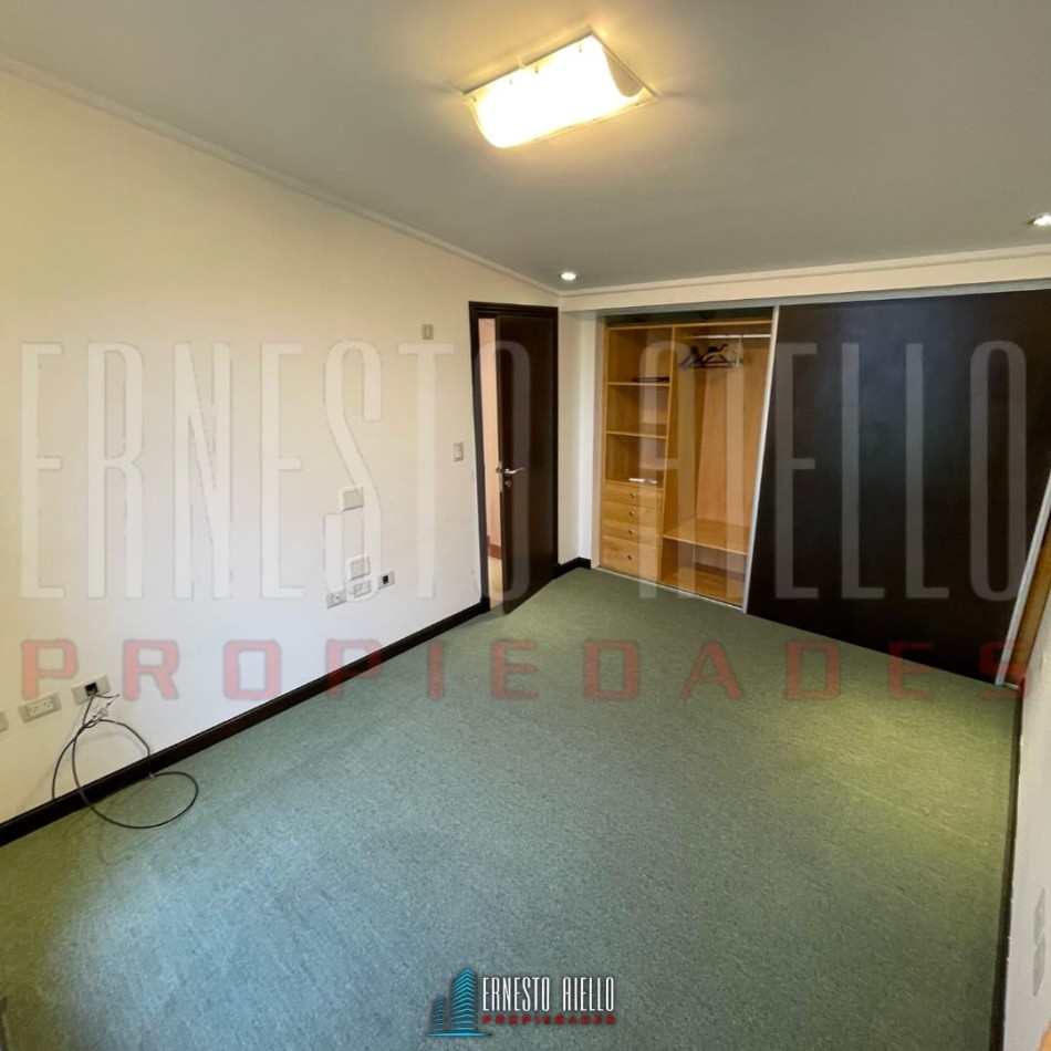 ALQUILER DEPARTAMENTO TIPO DUPLEX 4 AMBIENTES, CON 2 COCHERAS, PATIOS Y BALCON.
