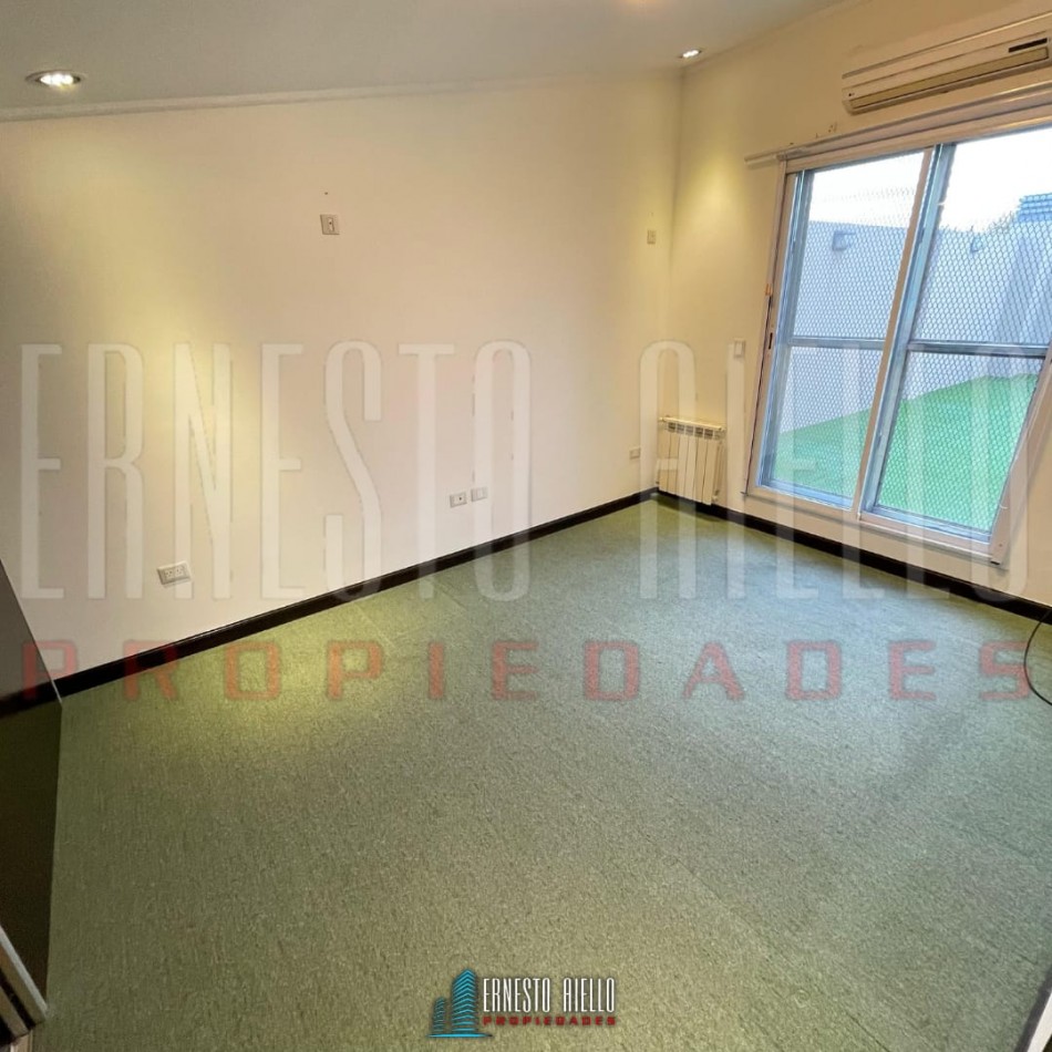 ALQUILER DEPARTAMENTO TIPO DUPLEX 4 AMBIENTES, CON 2 COCHERAS, PATIOS Y BALCON.