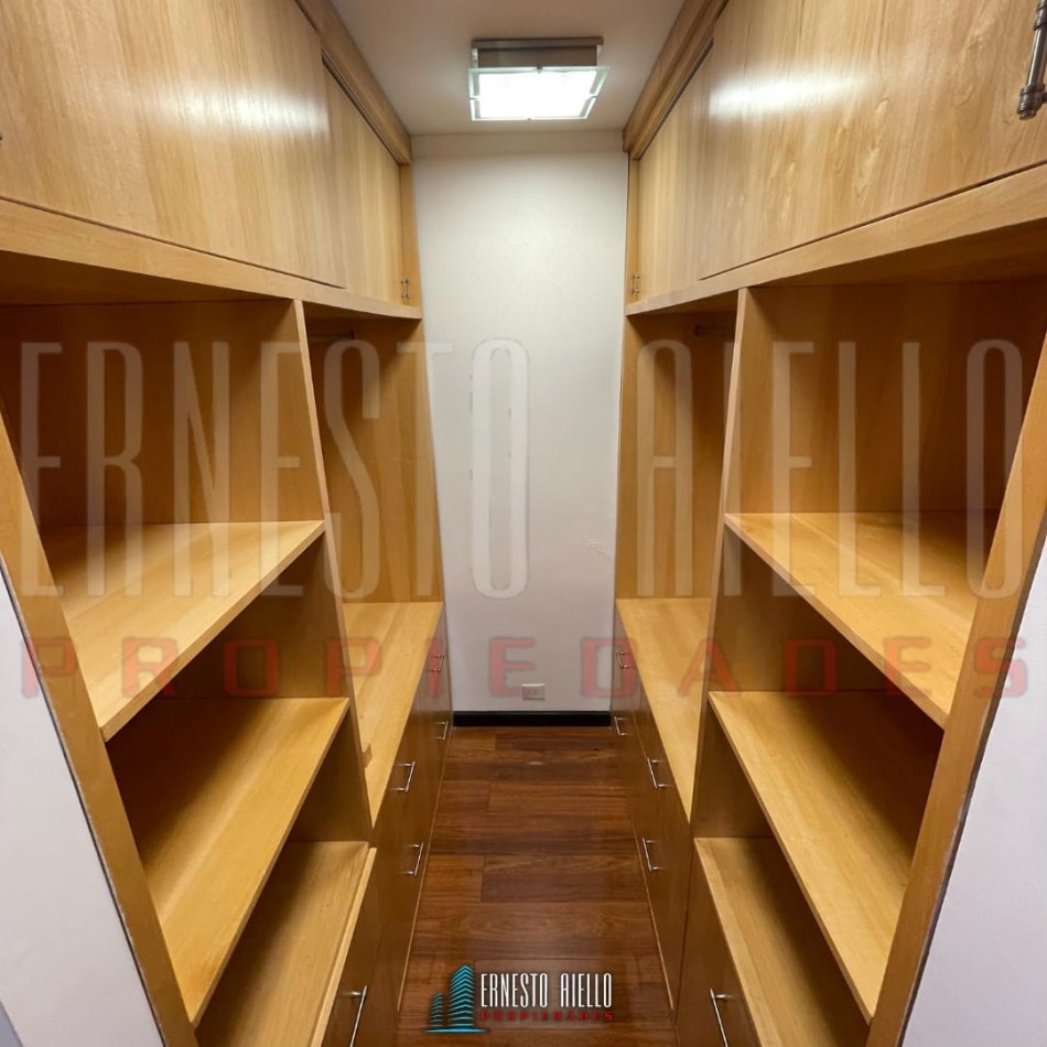 ALQUILER DEPARTAMENTO TIPO DUPLEX 4 AMBIENTES, CON 2 COCHERAS, PATIOS Y BALCON.