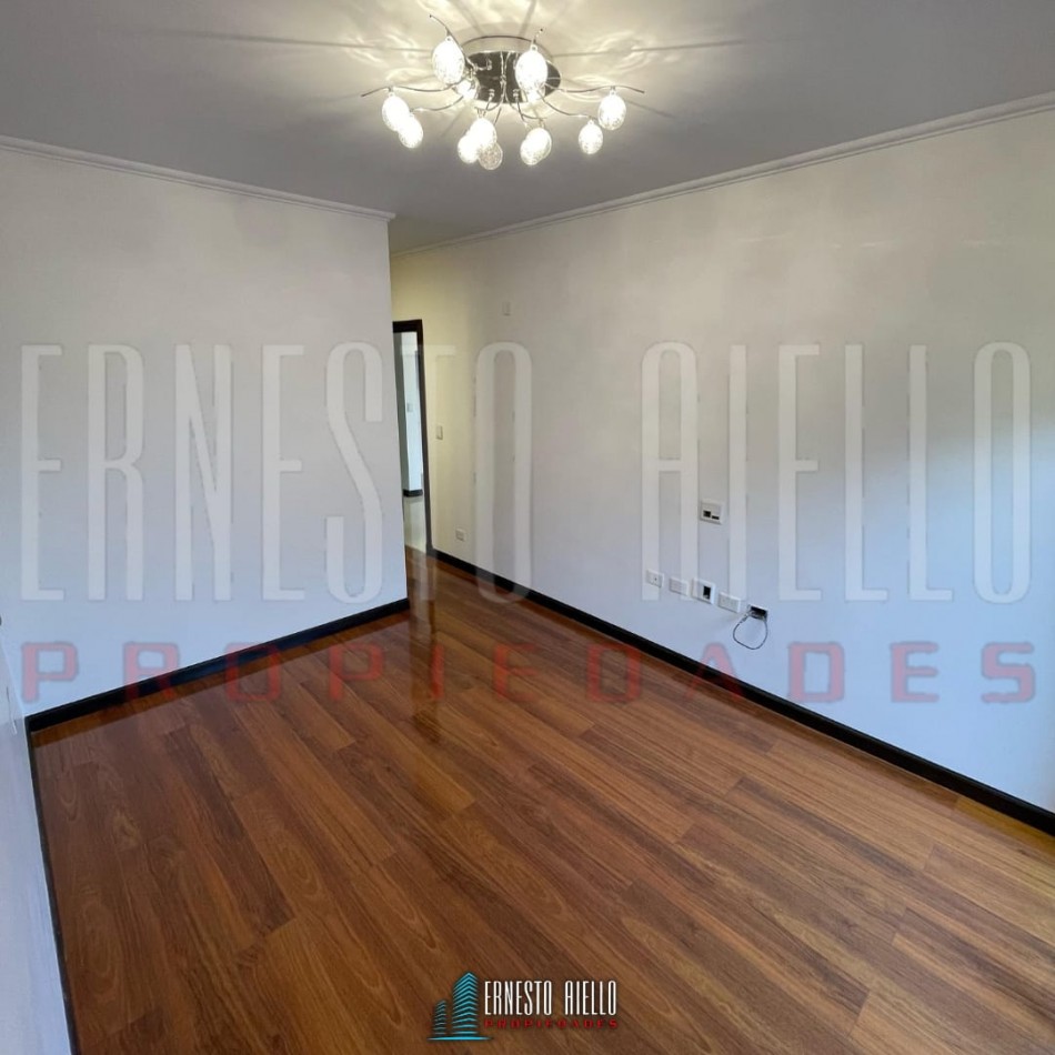 ALQUILER DEPARTAMENTO TIPO DUPLEX 4 AMBIENTES, CON 2 COCHERAS, PATIOS Y BALCON.