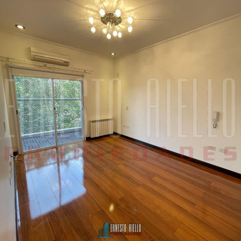 ALQUILER DEPARTAMENTO TIPO DUPLEX 4 AMBIENTES, CON 2 COCHERAS, PATIOS Y BALCON.