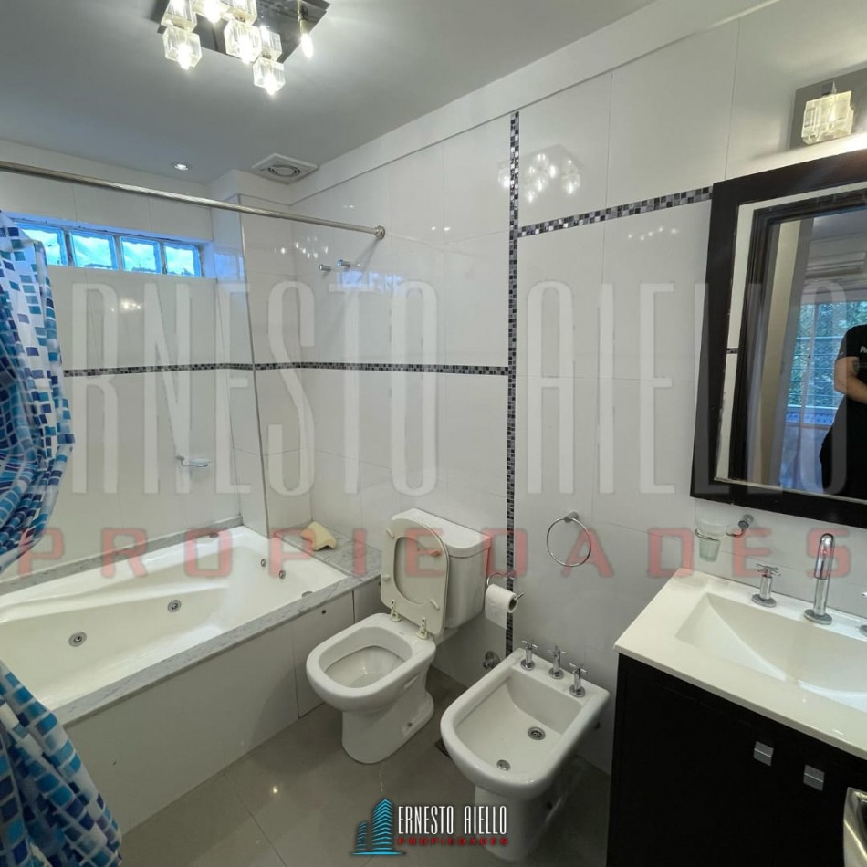 ALQUILER DEPARTAMENTO TIPO DUPLEX 4 AMBIENTES, CON 2 COCHERAS, PATIOS Y BALCON.