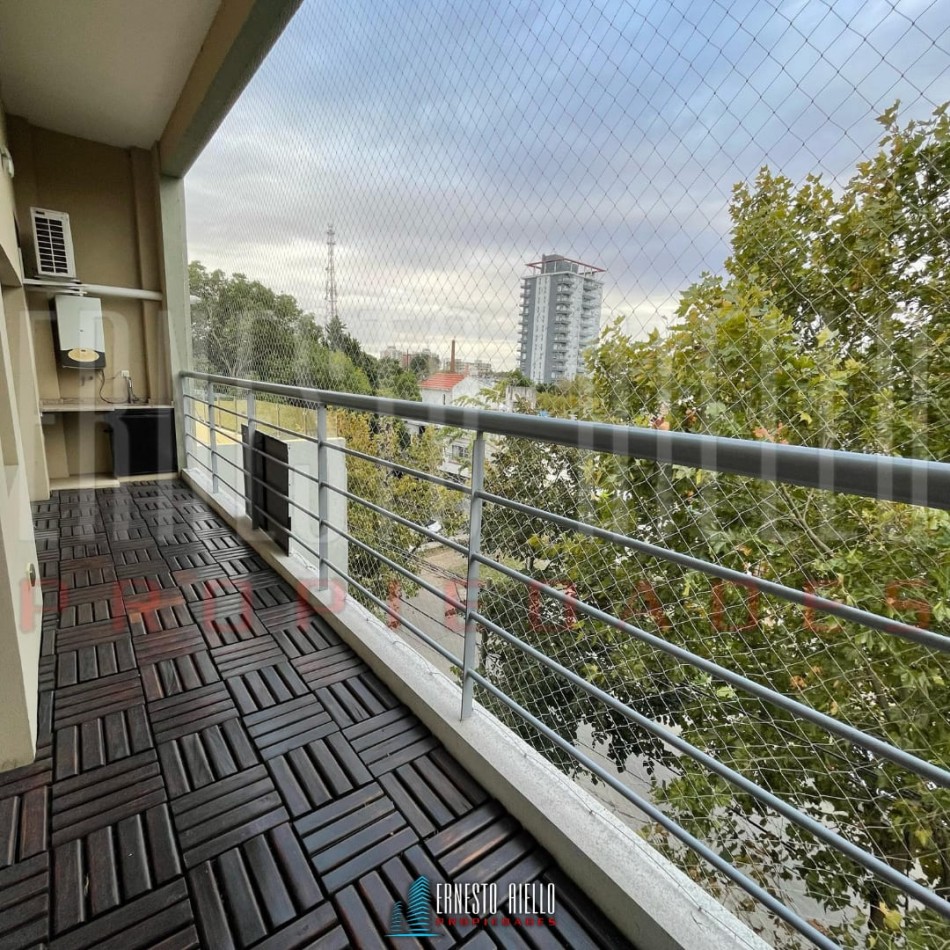 ALQUILER DEPARTAMENTO TIPO DUPLEX 4 AMBIENTES, CON 2 COCHERAS, PATIOS Y BALCON.