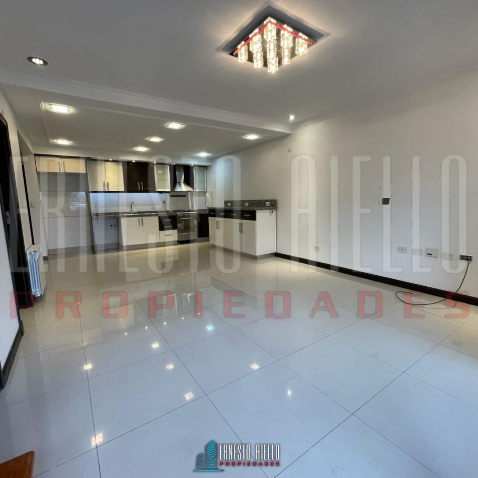 ALQUILER DEPARTAMENTO TIPO DUPLEX 4 AMBIENTES, CON 2 COCHERAS, PATIOS Y BALCON.