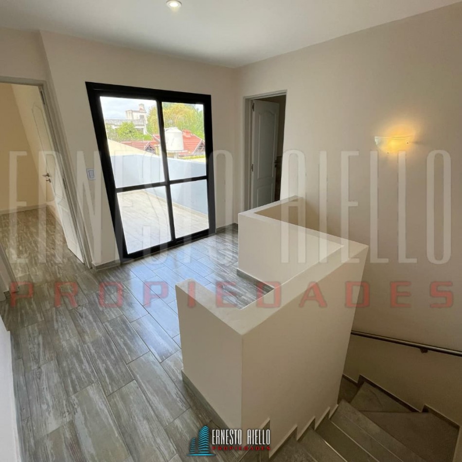 VENTA CASA A ESTRENAR DE 4 AMBIENTES CON PATIO Y TERRAZA.