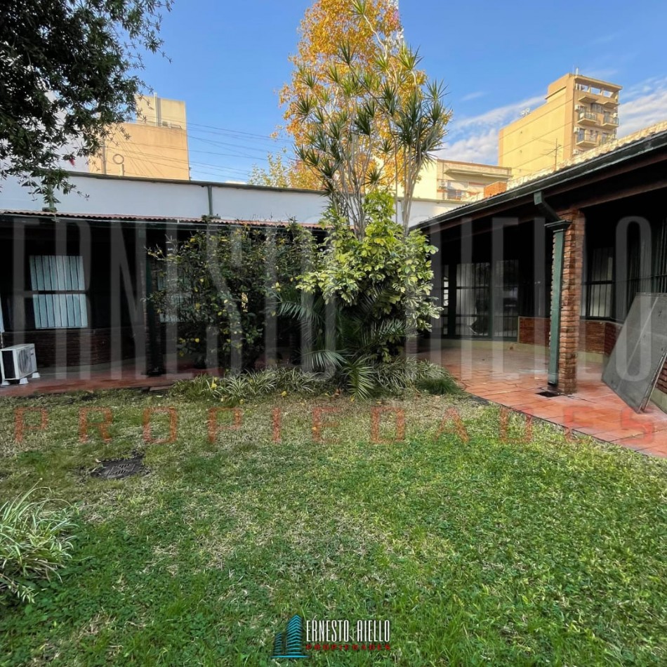 ALQUILER CASA 5 AMBIENTES USO VIVIENDA Y PROFESIONAL, QUILMES.
