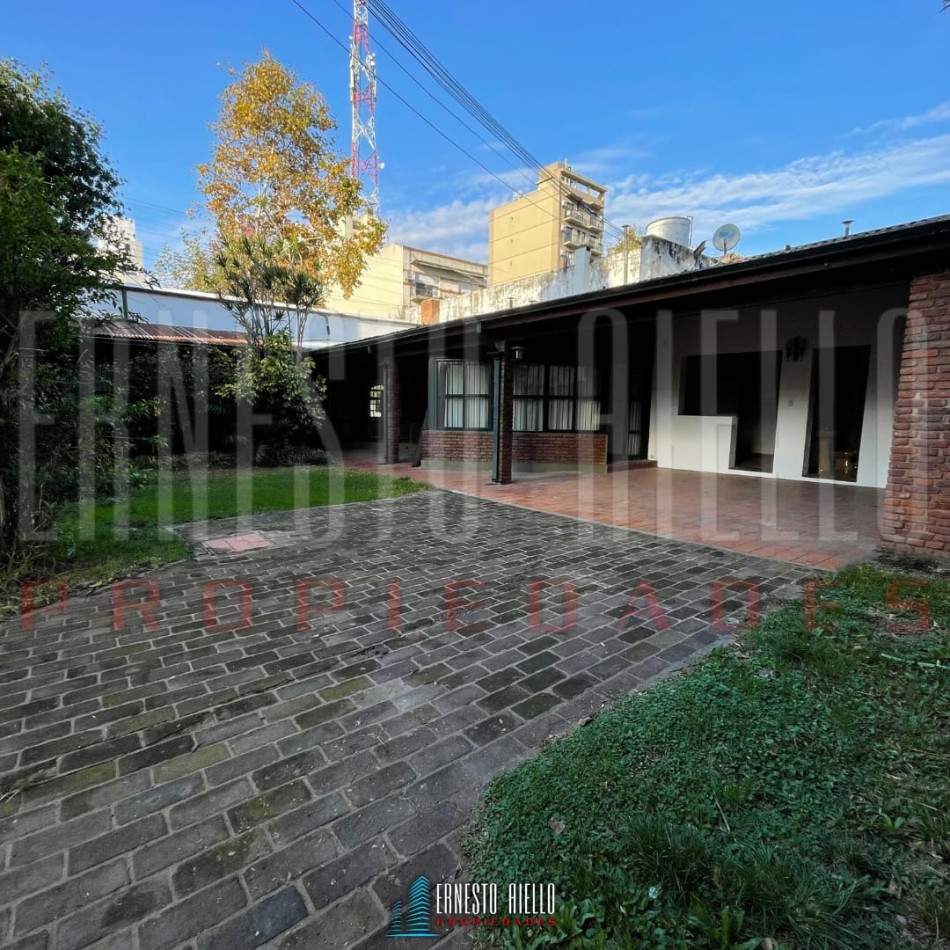 ALQUILER CASA 5 AMBIENTES USO VIVIENDA Y PROFESIONAL, QUILMES.