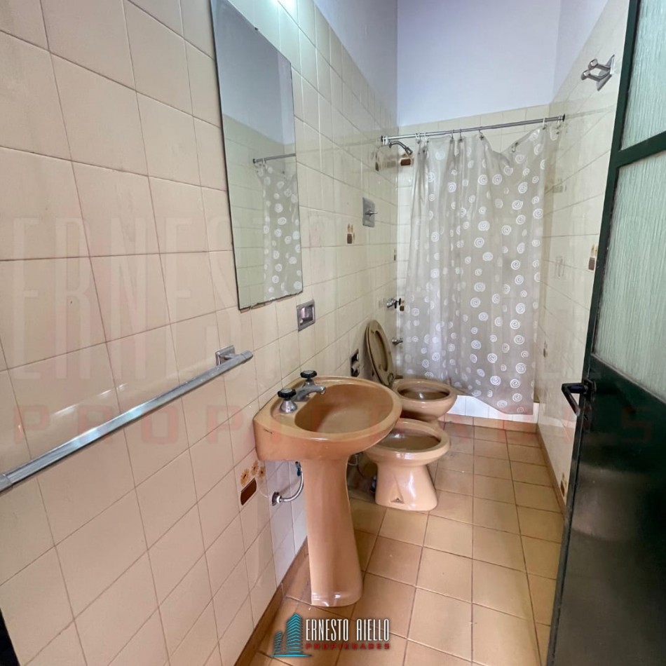 ALQUILER CASA 5 AMBIENTES USO VIVIENDA Y PROFESIONAL, QUILMES.