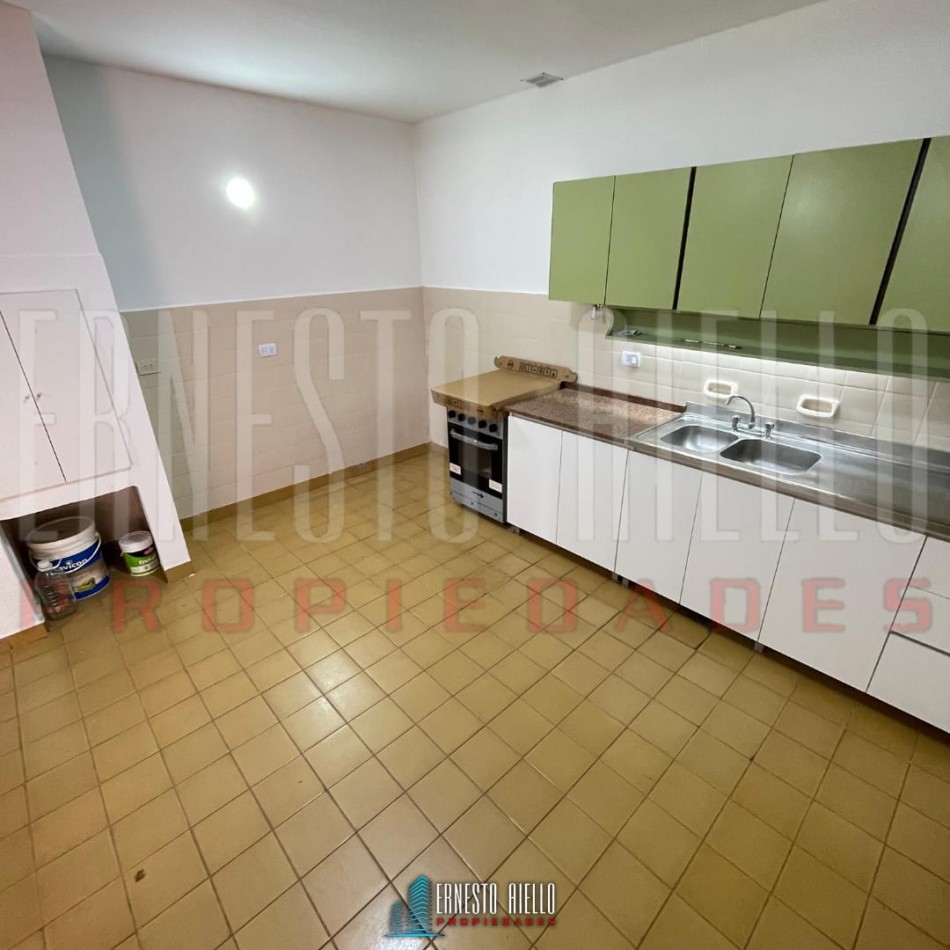 ALQUILER CASA 5 AMBIENTES USO VIVIENDA Y PROFESIONAL, QUILMES.