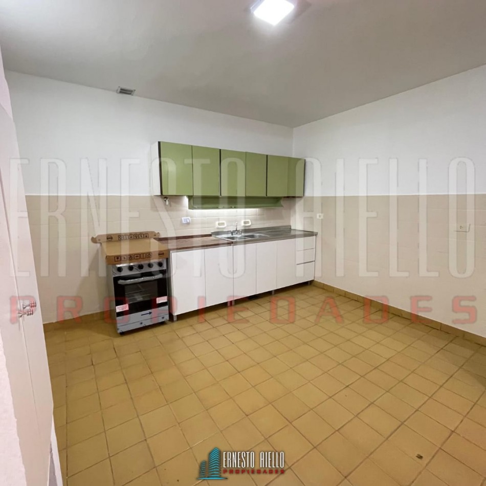 ALQUILER CASA 5 AMBIENTES USO VIVIENDA Y PROFESIONAL, QUILMES.