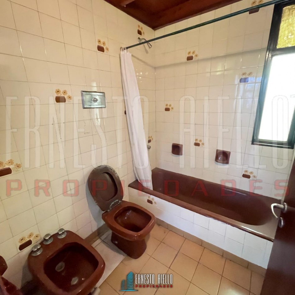 ALQUILER CASA 5 AMBIENTES USO VIVIENDA Y PROFESIONAL, QUILMES.