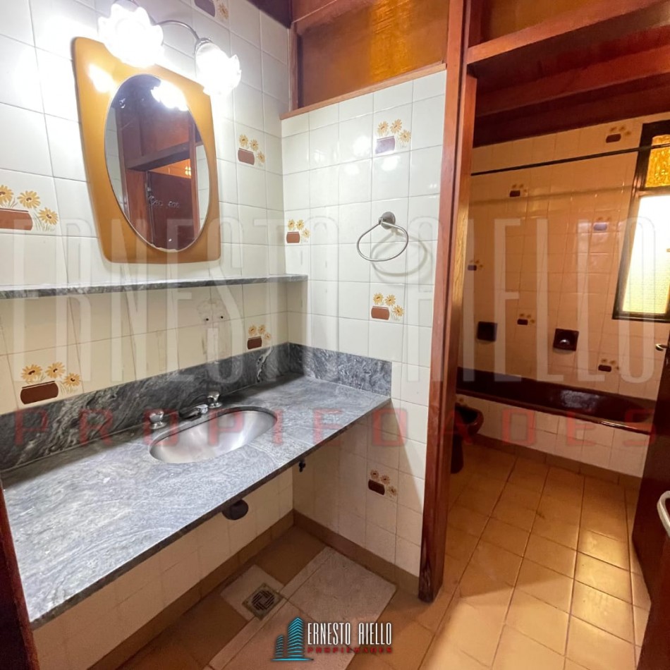 ALQUILER CASA 5 AMBIENTES USO VIVIENDA Y PROFESIONAL, QUILMES.