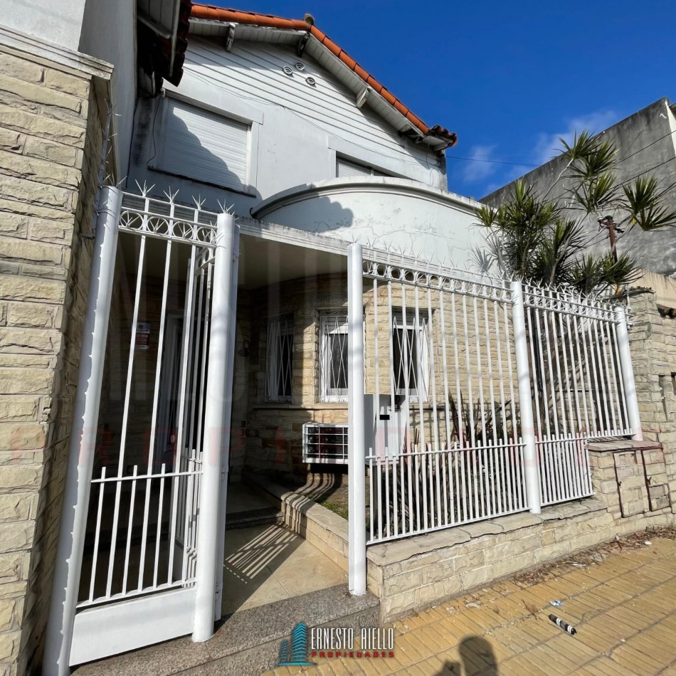 ALQUILER CASA 3/4 AMBIENTES CON PATIO Y PARRILLA, QUILMES OSTE.