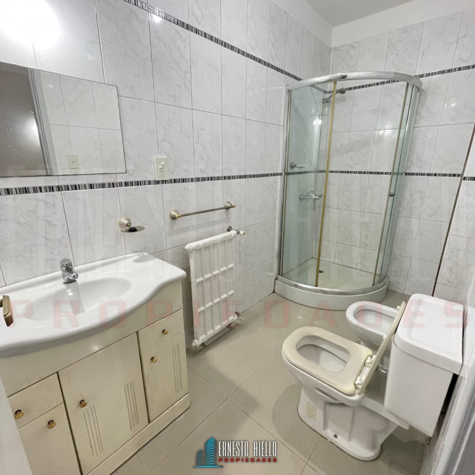 ALQUILER CASA 3/4 AMBIENTES CON PATIO Y PARRILLA, QUILMES OSTE.