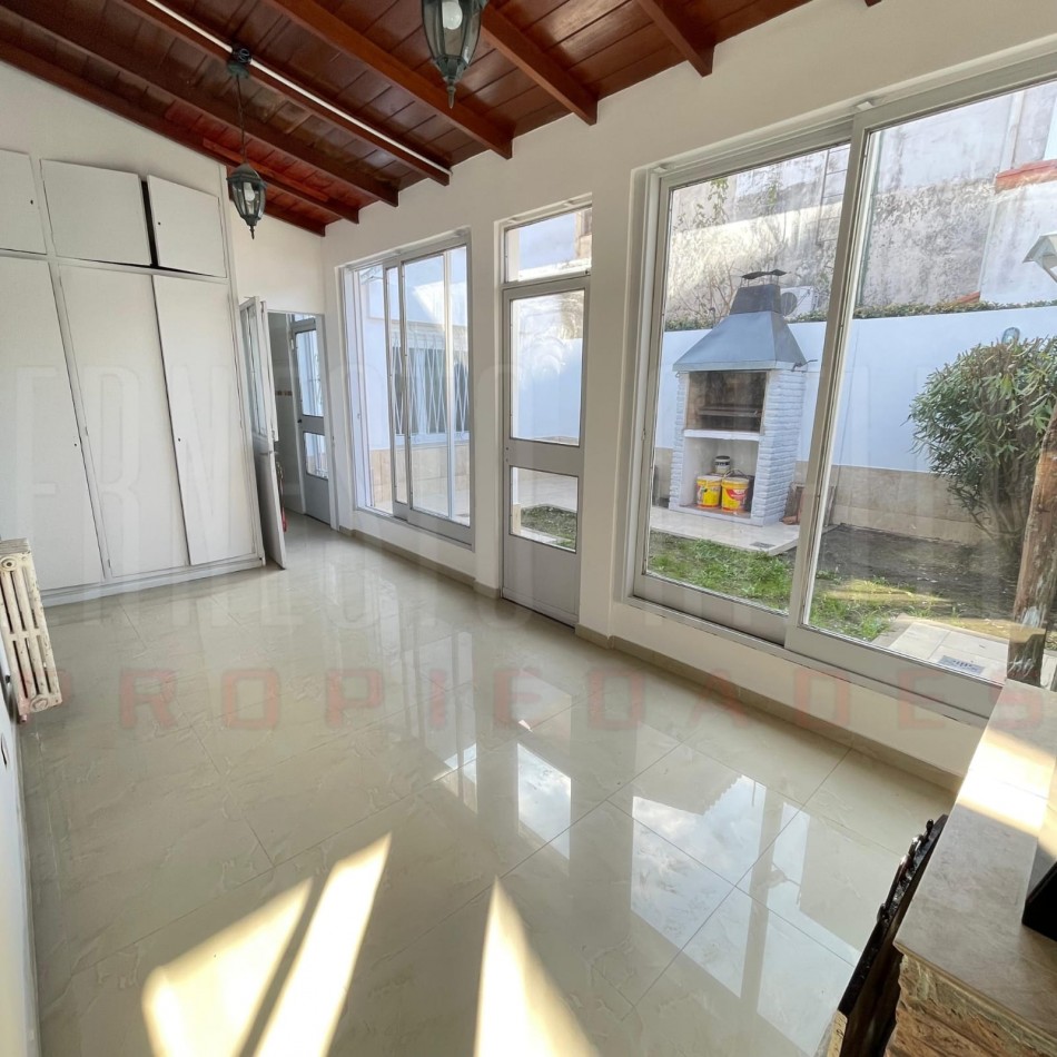 ALQUILER CASA 3/4 AMBIENTES CON PATIO Y PARRILLA, QUILMES OSTE.