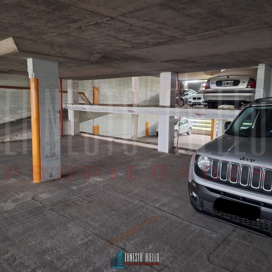 VENTA DE COMODA COCHERA EN SEGUNDO PISO EN QUILMES CENTRO.