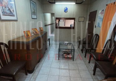 VENTA PH 5 AMBIENTES APTO USO PROFESIONAL A METROS DE AV. ANDRES BARANDA, QUILMES OESTE CENTRO.