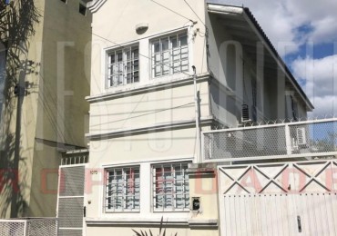 VENTA DUPLEX 4 AMBIENTES CON JARDIN AL FRENTE, QUILMES OESTE. 