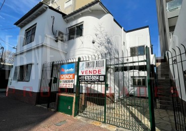 VENTA 2 CASAS EN PH. LOTE 10,82 X 45,10. IDEAL INVERSOR. EXCELENTE UBICACION