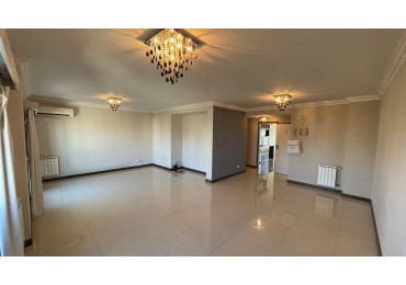 VENTA ESPECTACULAR SEMIPISO DE 4 AMBIENTES CON 2 COCHERAS Y EXCELENTES VISTAS