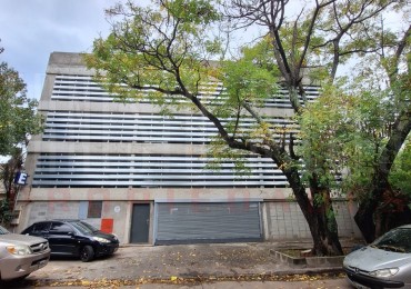 ALQUILER DE COMODA COCHERA EN SEGUNDO PISO EN QUILMES CENTRO.